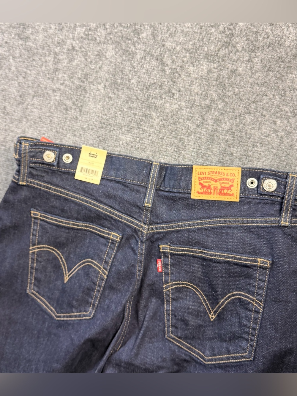 Levi’s Women's Dark Wash Cinch Baggy Jeans size 31x31 - Picture 12 of 12